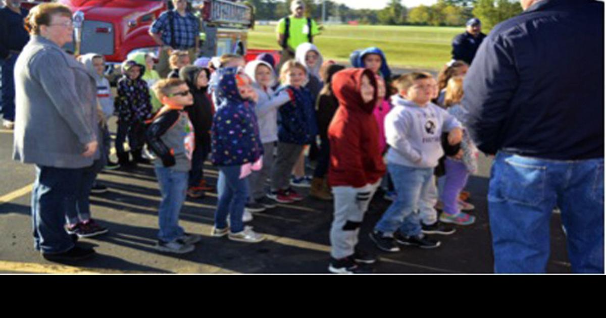 Stockdale Volunteer Fire Department visits Eastern Elementary for
