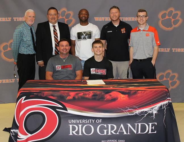 Robertson signs with the University of Rio Grande for basketball Sports