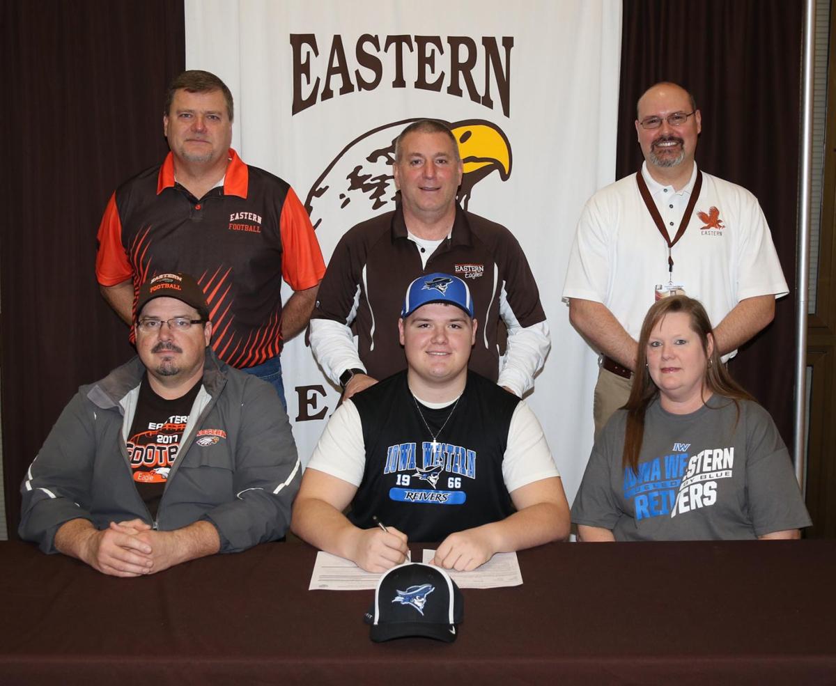Tomlison Signs With Iowa Western To Begin College Football Career