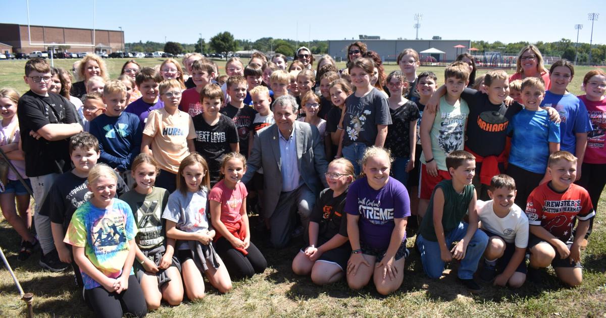 Community Watchman Sherrod Brown visits groundbreaking of Piketon Middle School ...
