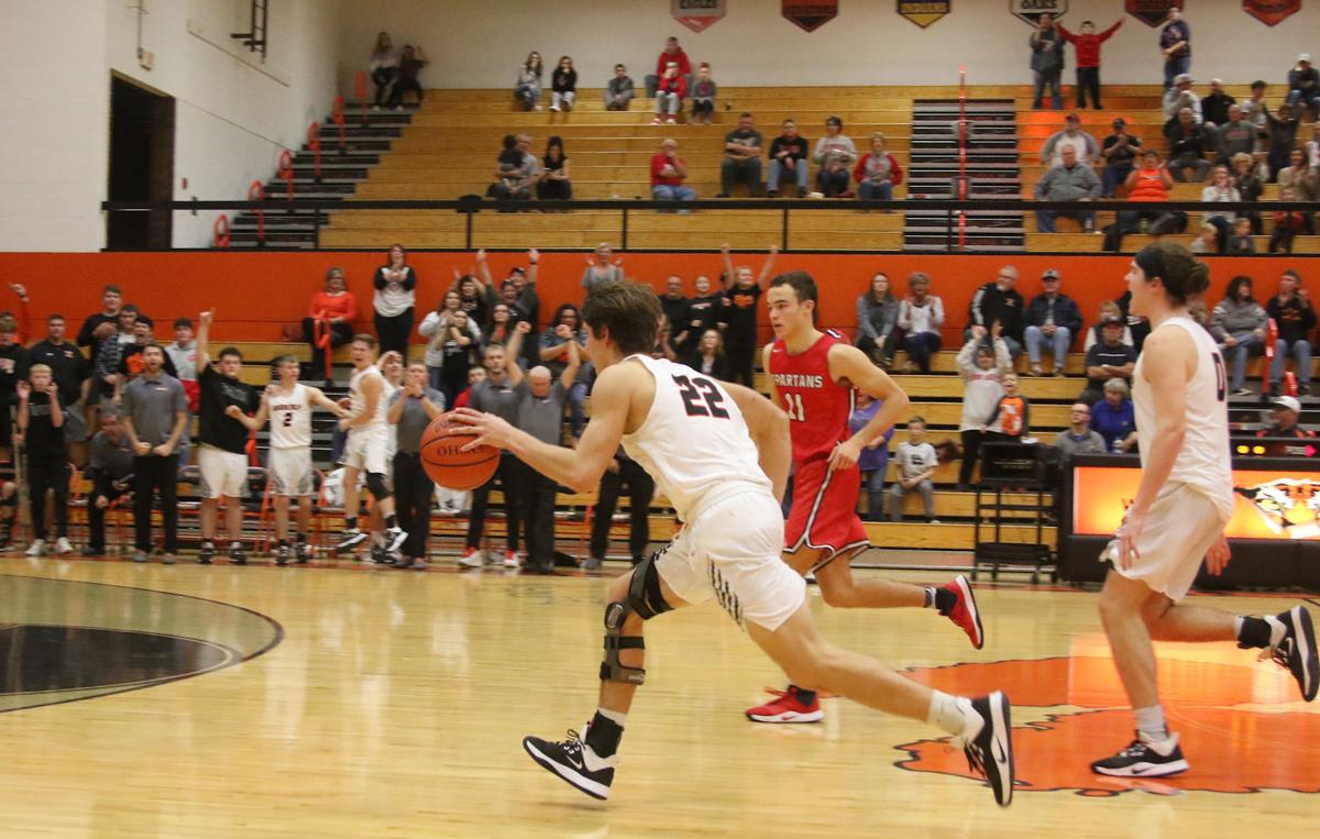 Zeke Brown final possession A9095.jpg