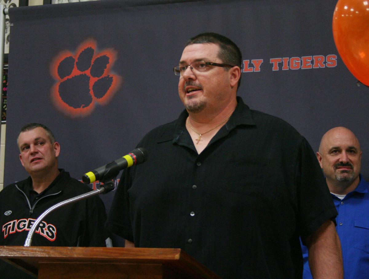 Waverly HOF - Tomlison speak 5939.jpg