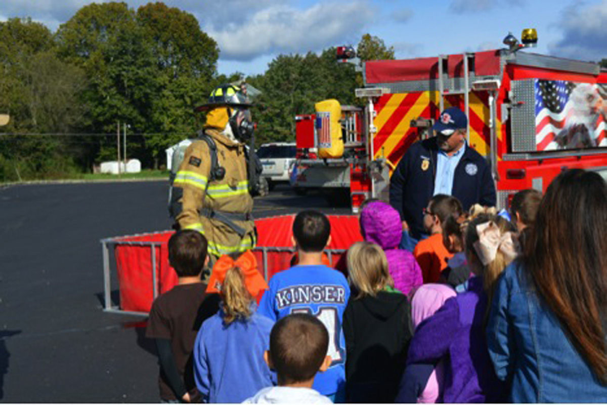 Stockdale Volunteer Fire Department visits Eastern Elementary for