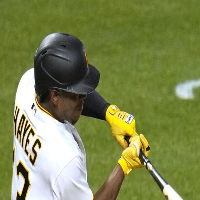 Hayes and Suwinski homer as Pirates send NL Central-leading
