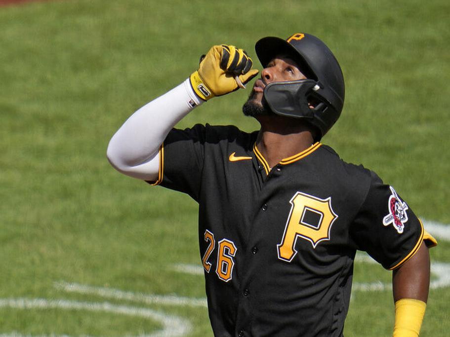 Pirates take advantage of fortunate bounce to slip by Yankees 3-2, Sports