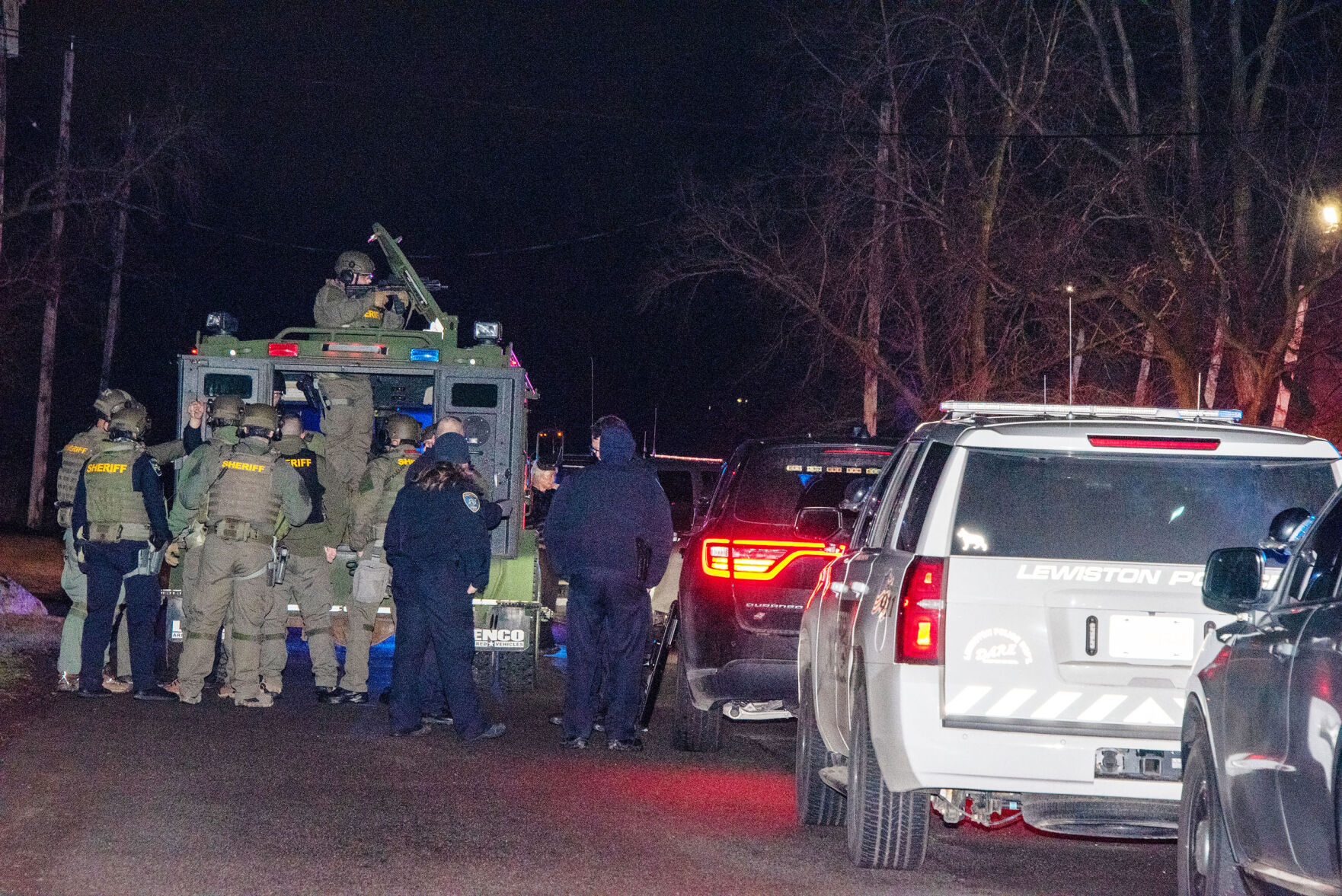 Three in custody after officers shot at responding to Town of Niagara ...