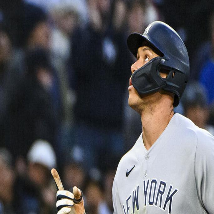 New York Yankees starter Orlando Hernandez fires to the plate