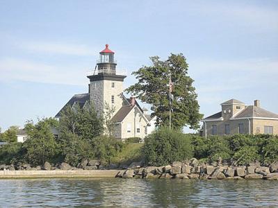 NIAGARA DISCOVERIES: Thirty-Mile Point Lighthouse