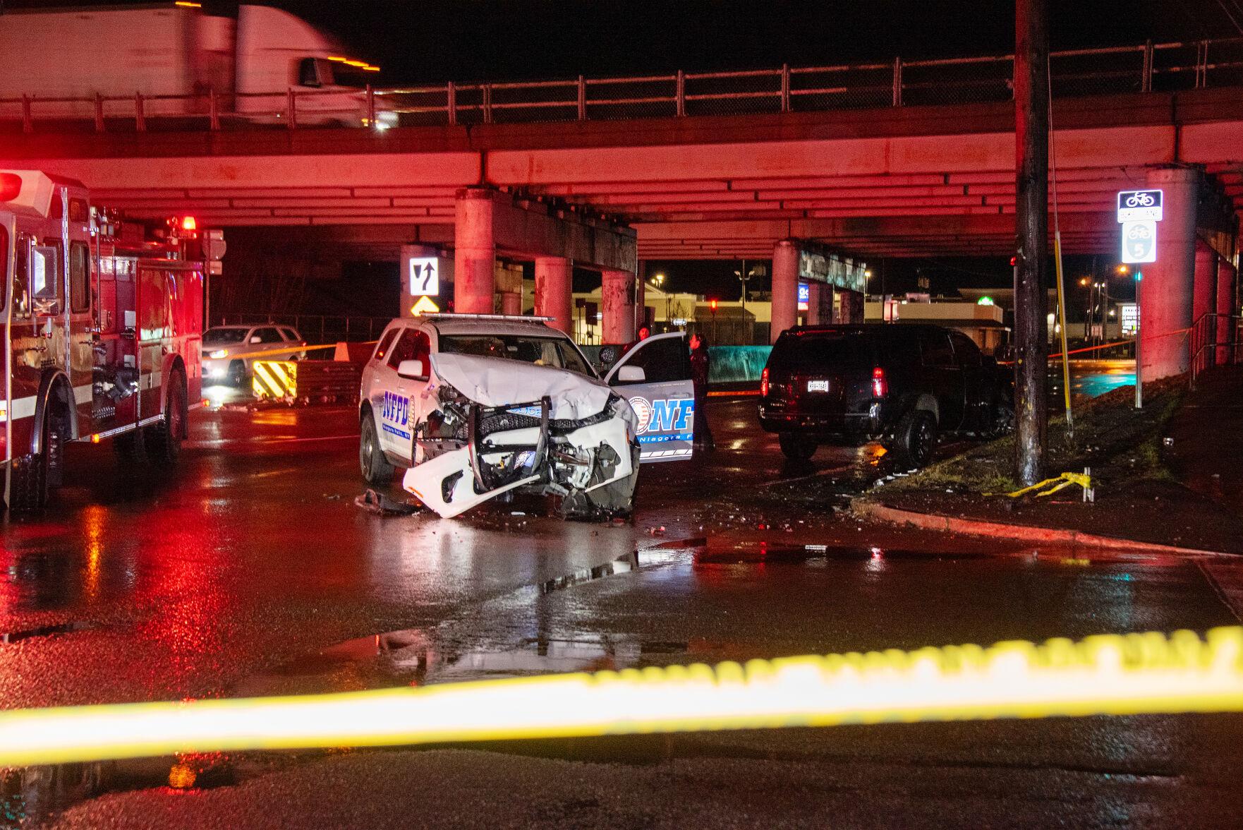 Niagara Falls police officer hurt in crash on Niagara Falls Boulevard