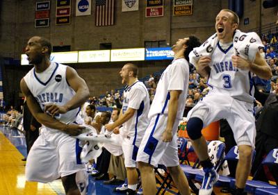 Men S Basketball Ub Surges Past Rockets 72 54 Niagara