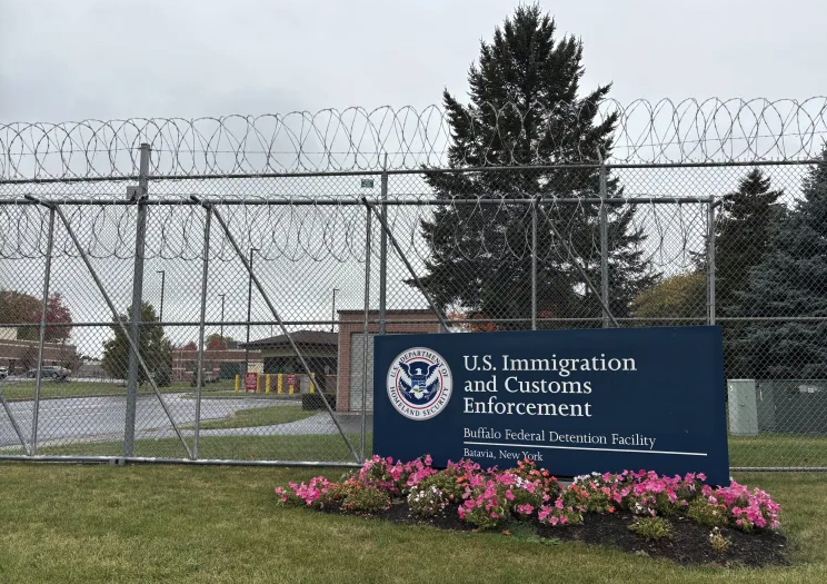 Wrong turn near Niagara Falls leads researcher to be detained by ICE