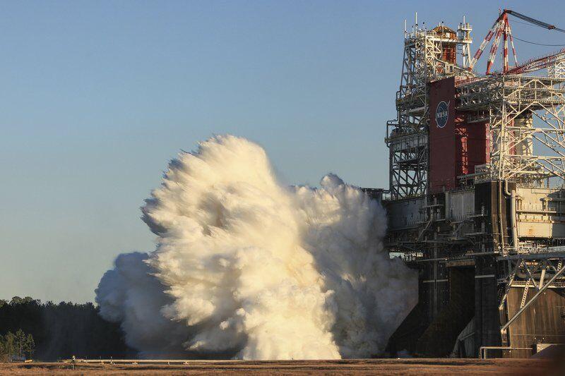 Halted rocket test could stall NASA moon shot - Niagara Gazette