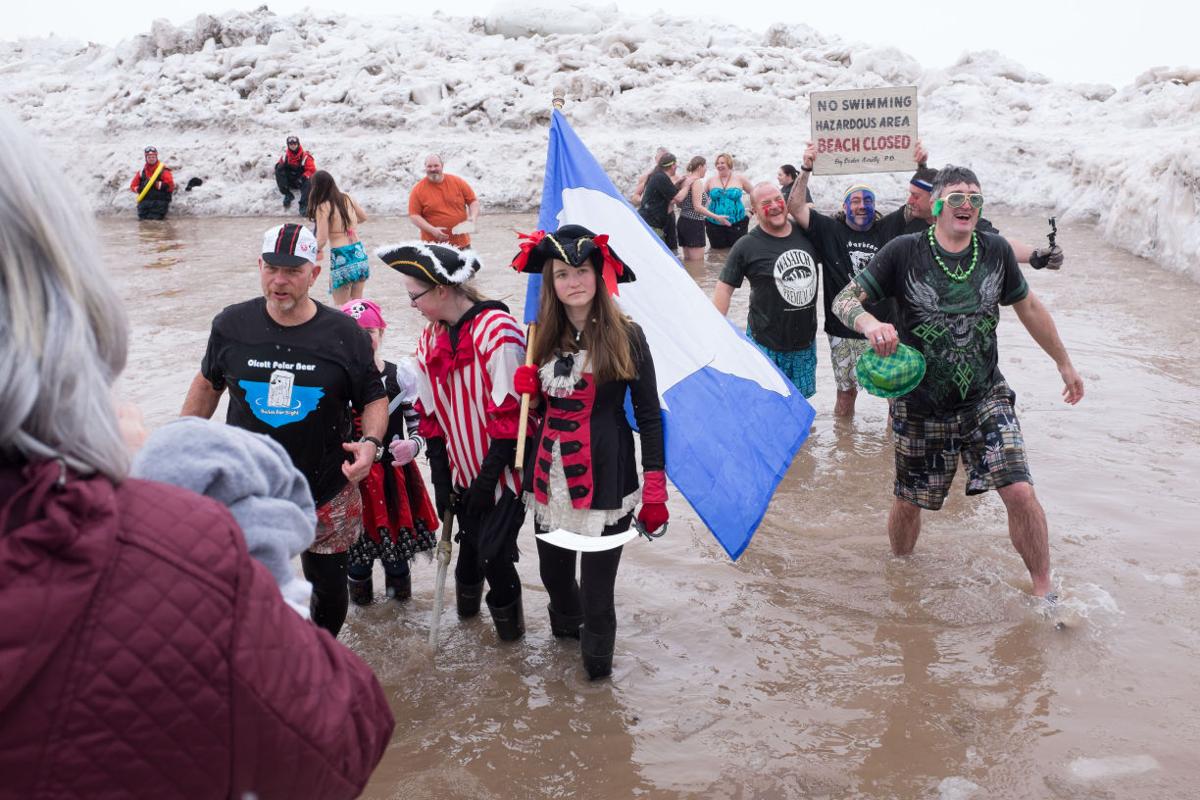 SLIDESHOW Polar Bear Swim for Sight draws hundreds to Olcott Gallery