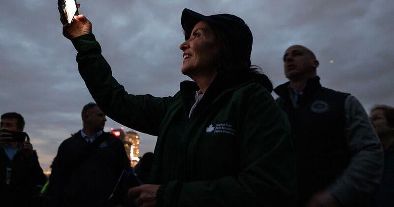 Hochul views eclipse at NF State Park - Vimarsana News