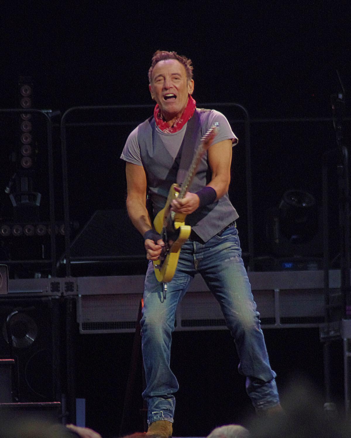 SLIDESHOW Springsteen returns to Buffalo Gallery