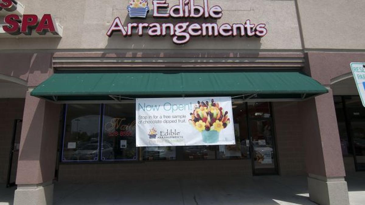 Edible Arrangements Opens On Military Road Local News Niagara Gazette Com