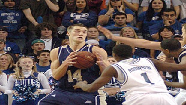 Men S Basketball Ub Hosts Uconn On Dec 4 Niagara Gazette Com