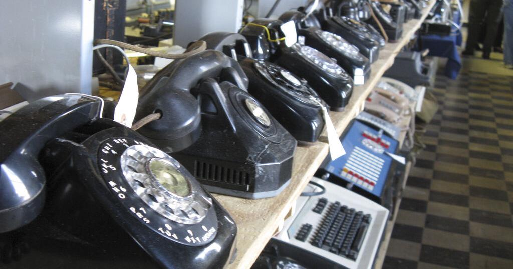 Recent cellphone outage makes it clear: In the United States, landlines are languishing - Vimarsana News