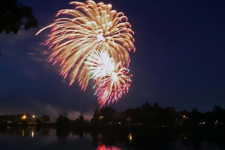 SLIDESHOW Fireworks return to Hyde Park Gallery