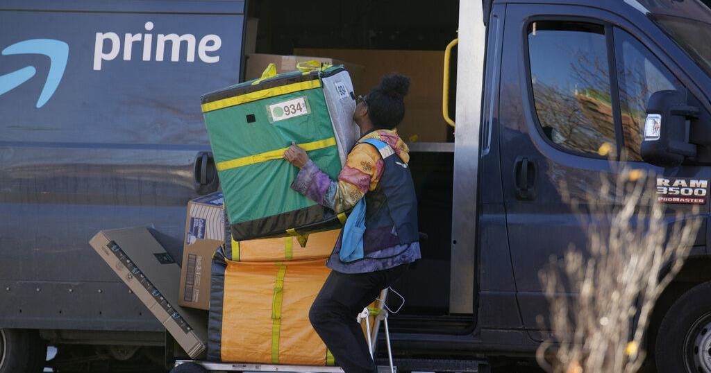 SCHEER: Fast food hustlers and dashing for dimes, our American economy