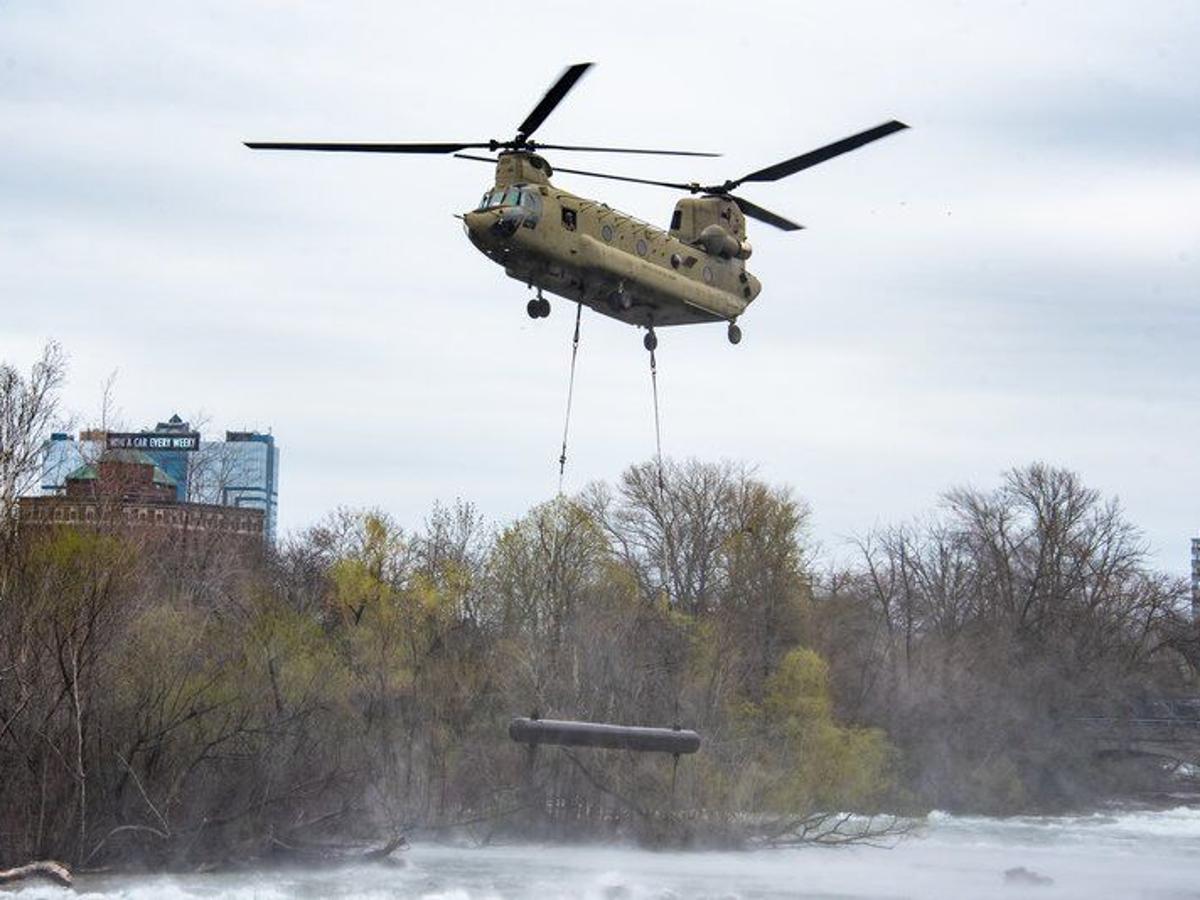 Mission accomplished: Wayward pontoon lifted from Niagara ...