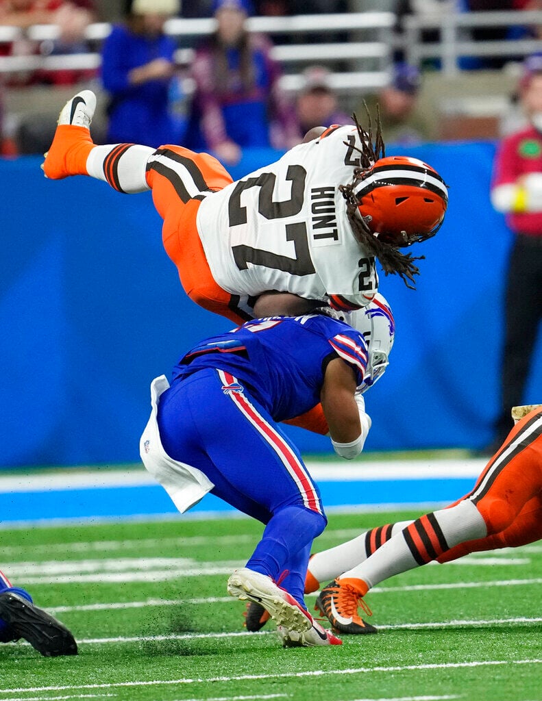 Top photos from Buffalo Bills' 31-23 win over Cleveland Browns