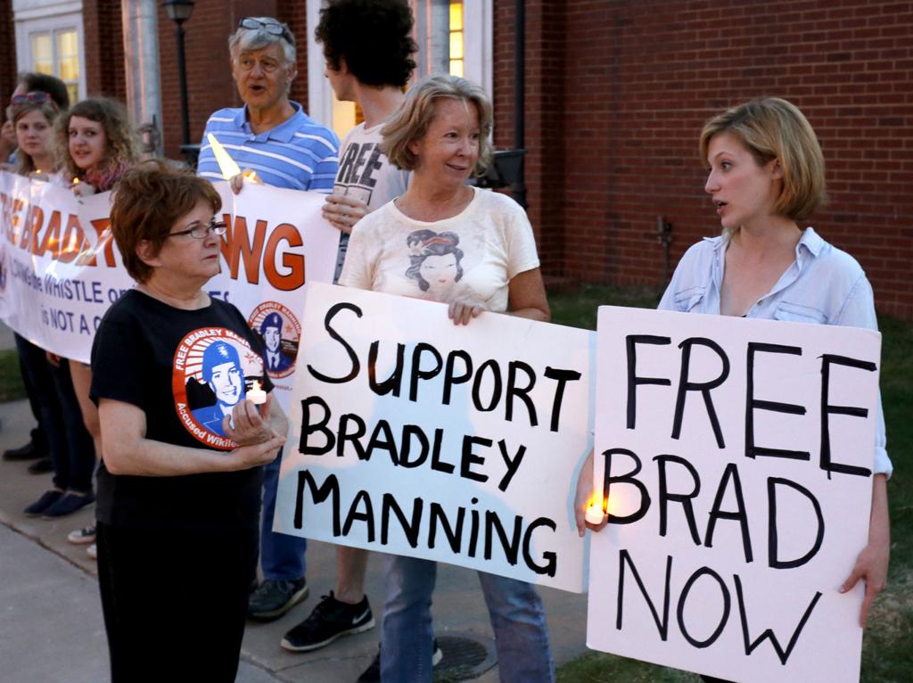 Bradley Manning's former boss called to detail soldier's erratic