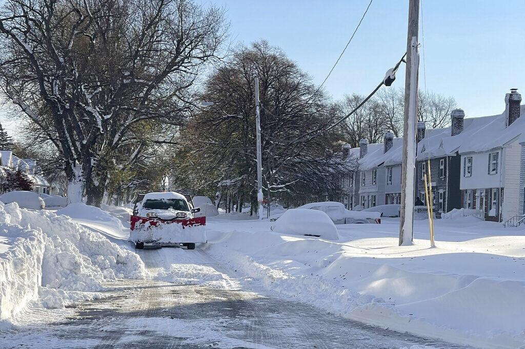 Snow pummels western New York as metro Buffalo digs out from up to