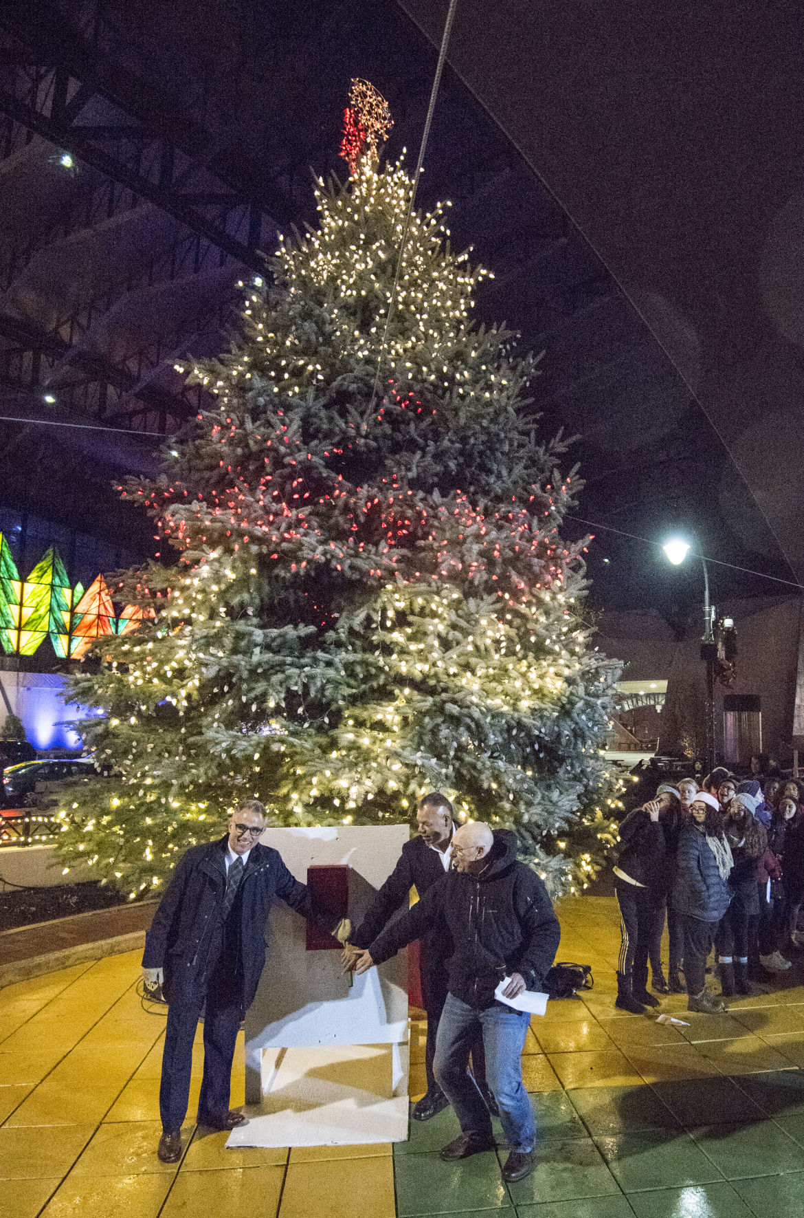 SLIDESHOW Turning on the holiday lights in Niagara Falls Gallery