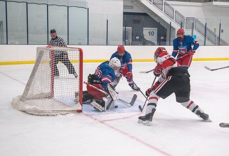 Delisanti's late goal helps NW hockey outlast Iroquois/Alden