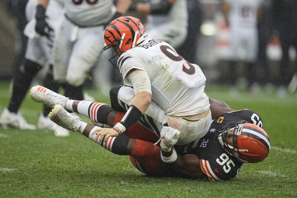Joe Burrow looked completely OUT OF SYNC in loss to Browns