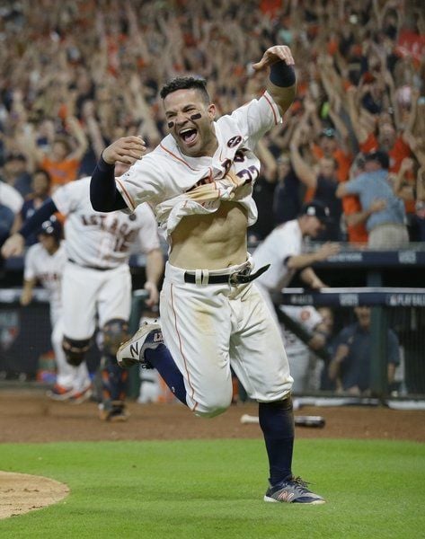 Altuve's dash lifts Astros over Yanks in Game 2