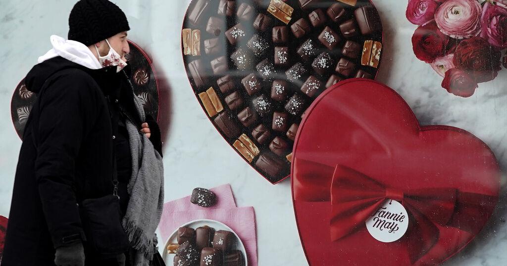 Chocolates, flowers and procrastination. For many, Valentine's Day's a last-minute affair - Vimarsana News