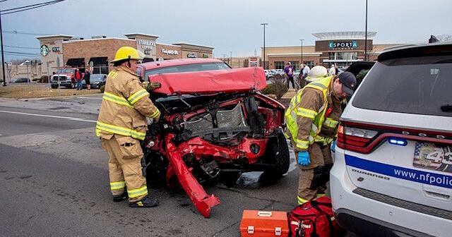 Falls police investigating accident involving pickup, several vehicles on Niagara Falls Boulevard – Niagara Gazette