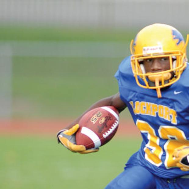 Hs Football Fluellen Tops 1 000 Yards As Lockport Rolls Over