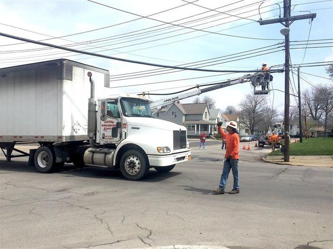 Verizon strikers protest at work site