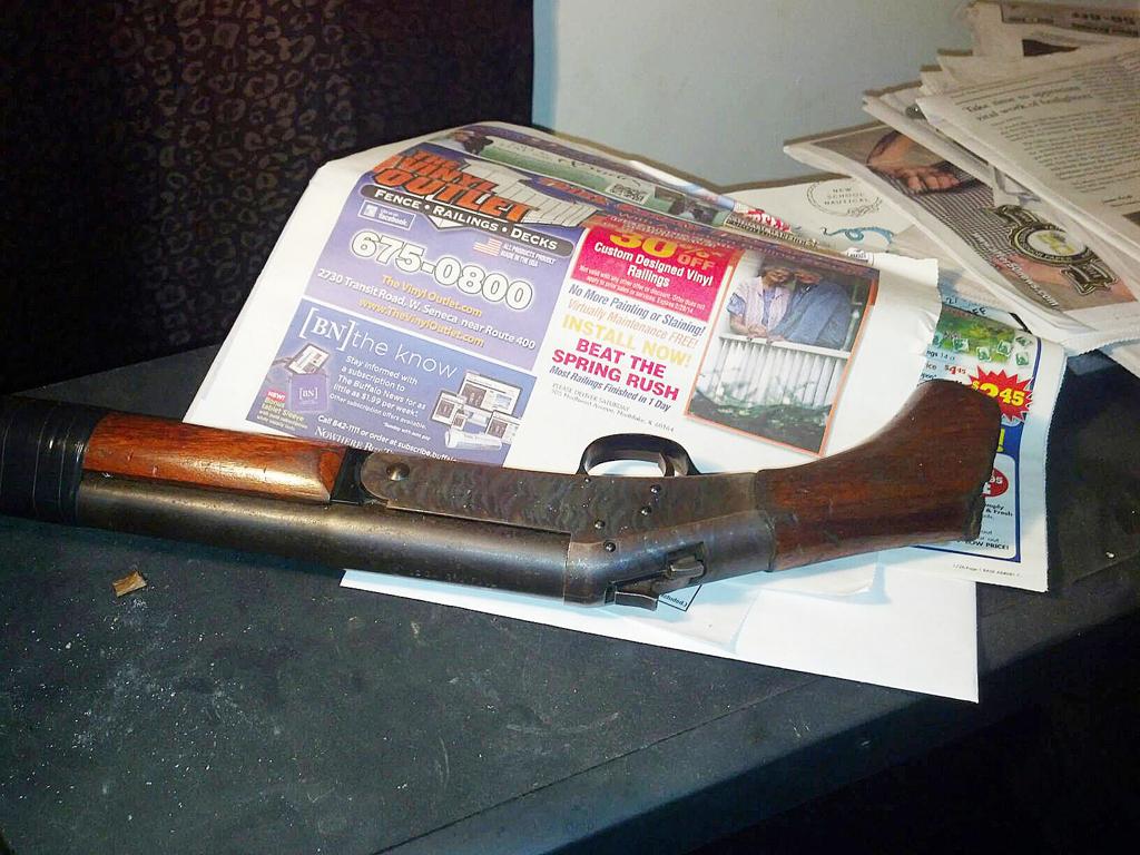 Pierce Avenue Raid Turns Up Drugs Guns And Gang Members Local News Niagara Gazette Com