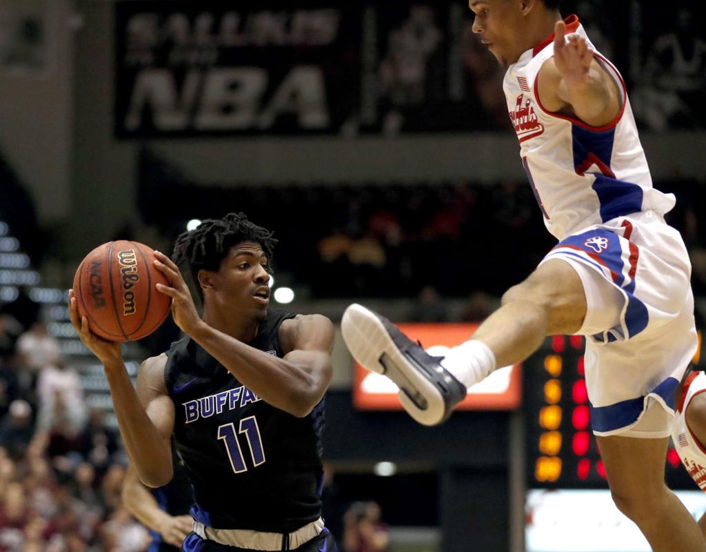 No 25 Buffalo Pulls Away For 62 53 Win At Southern Illinois