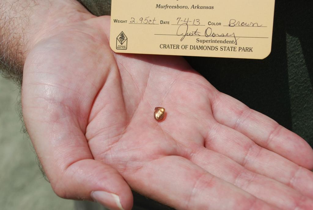7-year-old girl finds large 2.95-carat diamond at Arkansas park