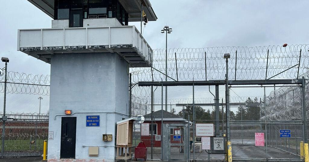 Former prison guard pleads guilty to manslaughter in New York inmate's fatal beating