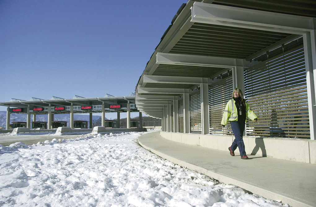 CUSTOMS Commercial plaza opens at LewistonQueenston Local News