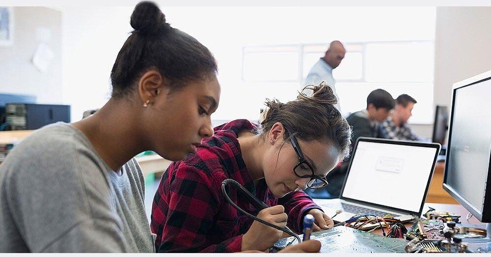 Initiative Enables High School Students to Obtain Free Computer Science Degrees Initiative Enables High School Students to Obtain Free Computer Science Degrees
