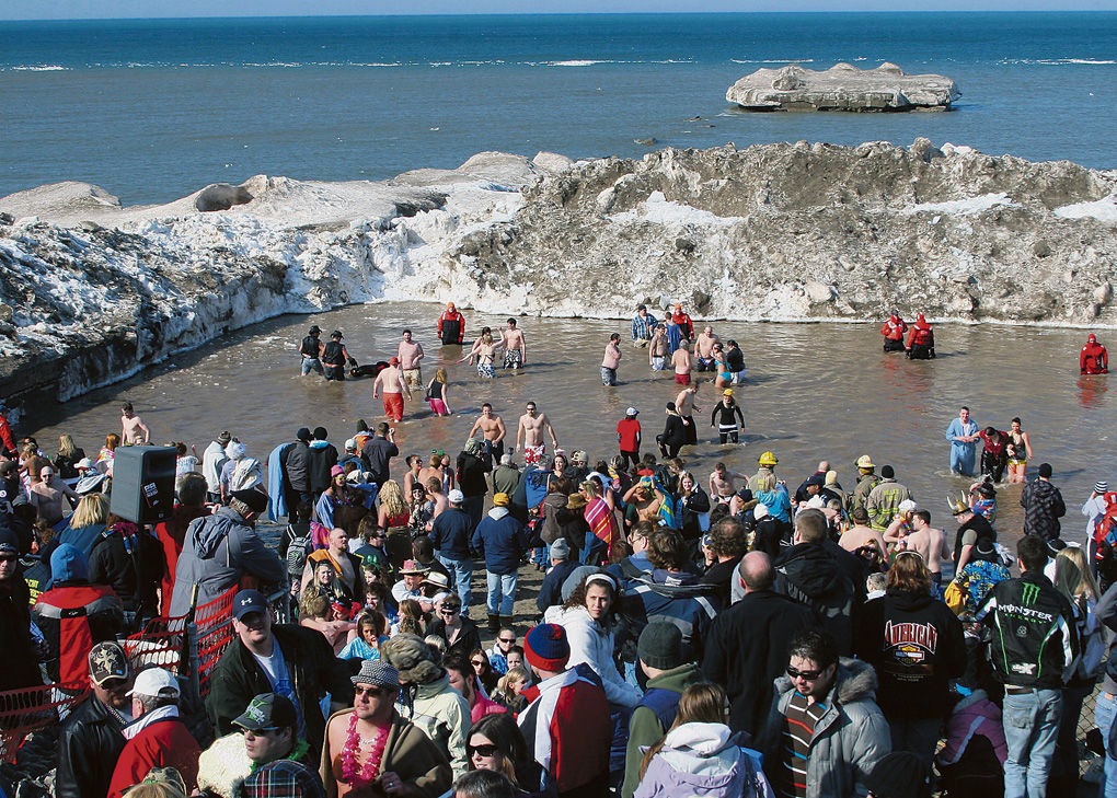 OLCOTT Thousands on hand as 997 take annual Polar plunge Local News