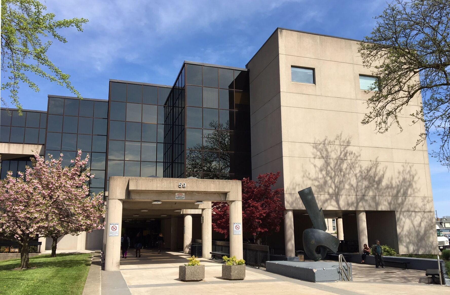 Lawyer thwarts prisoner's attempt to escape from St. Catharines courthouse