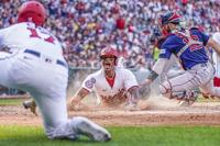 Realmuto, Wheeler lead Phils past Marlins 4-1 for 6th in row - The