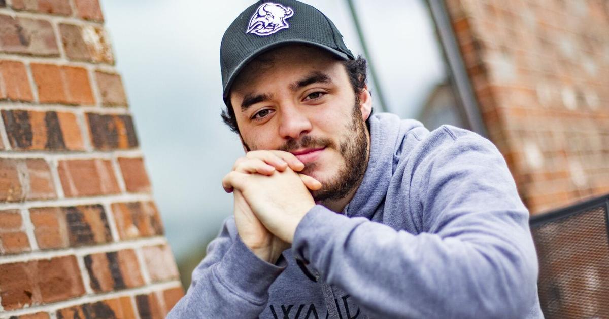 Niagara singer Evan Rotella releases sombre second effort