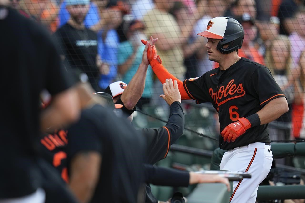 AL batting champion Gurriel lifts Astros over A's 7-6