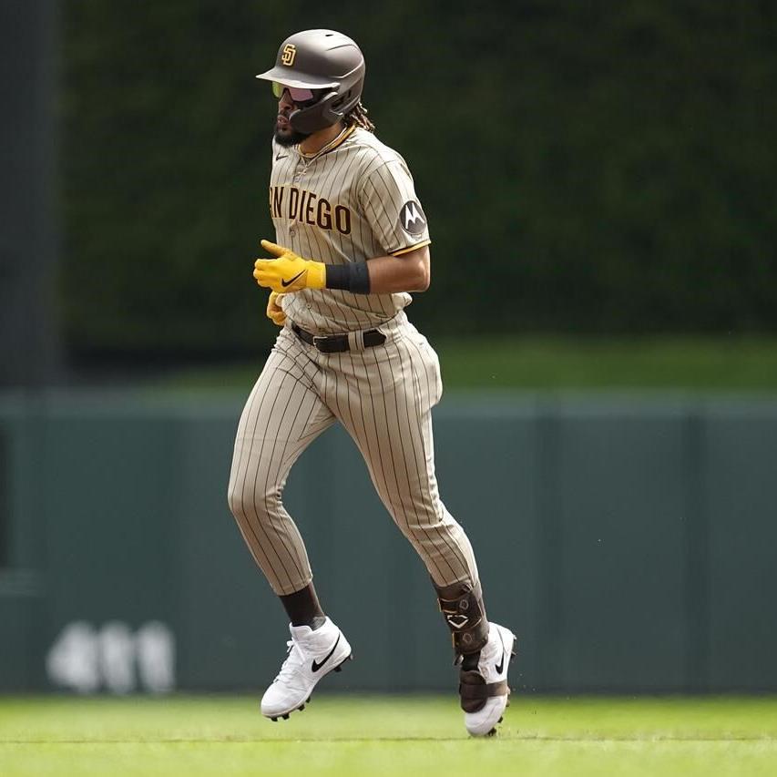 Carlos Santana slugs a pair of 2-run HRs, Pirates go deep 4 times in an 8-4  win over Padres