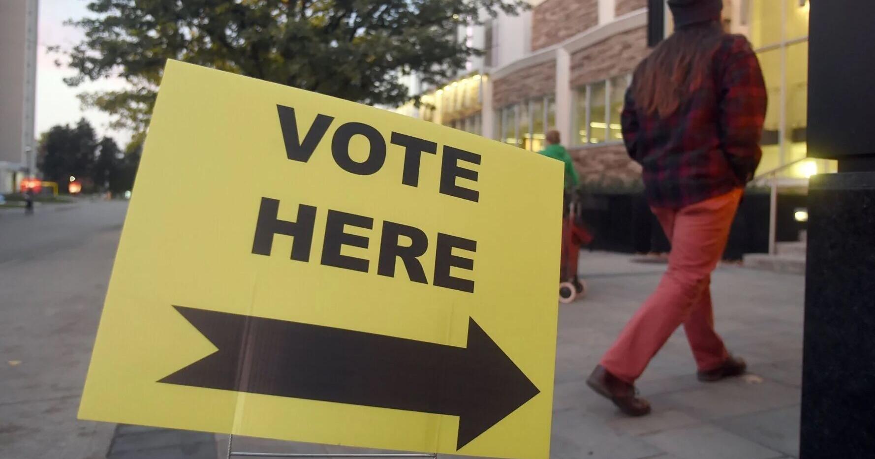 Can students vote in two municipalities in Ontario ?
