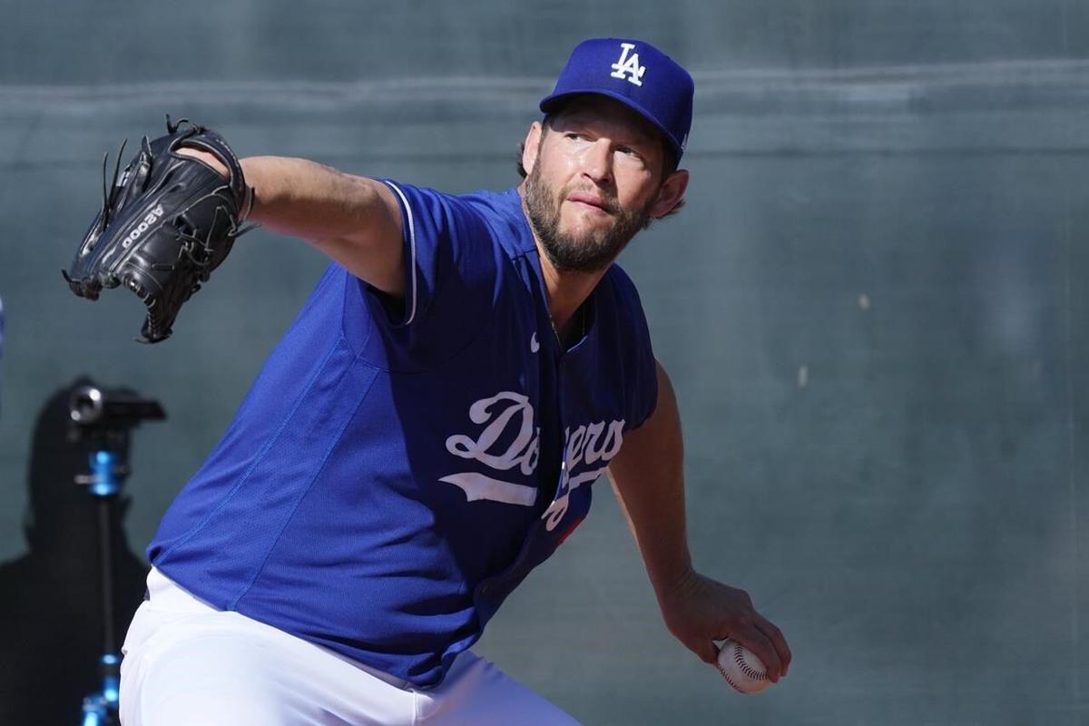 Clayton Kershaw strikes out 9 in Dodgers' 6-0 win over Reds